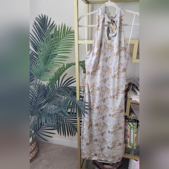 NWT Red Dress Boutique Light Sage Floral Halter Midi Dress - Women's Size Large - Picture 4 of 7